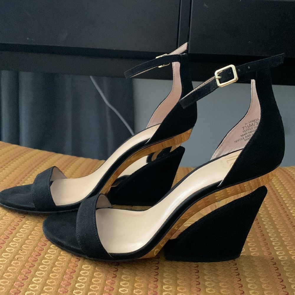 JLO JANESS WEDGE SANDAL / Size 7.5